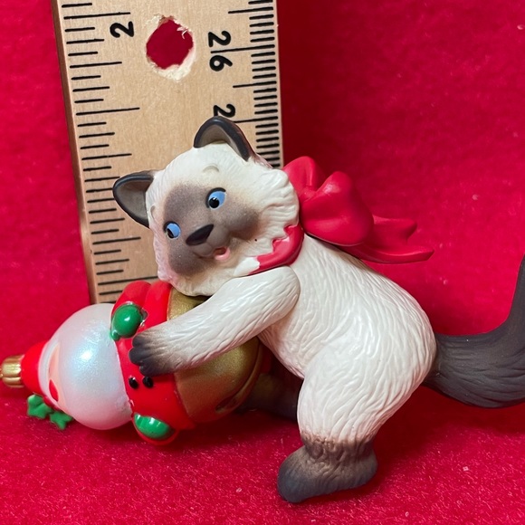 Mischievous Kitten Hallmark Ornament - Picture 5 of 5